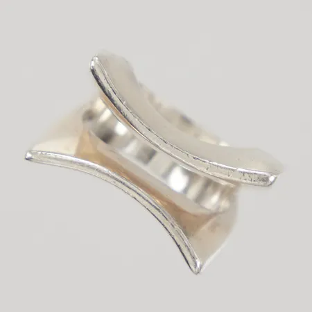 Ring, stl 17, bredd 7-13mm, 925/1000 silver,  Vikt: 13 g