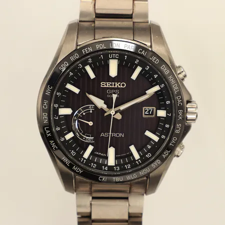 Herrur Seiko Astron GPS Solar, stål/keramik,ca Ø46mm, quartz, kronograf, datum, referensnr: 8X22-0AL0-2, serienr: 7N0809, stållänk, innermått ca 17cm inkl ur, viklås, smärre repig, inga övriga tillbehör