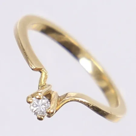 Ring med diamant, ca tot 0,07ct, stl 16, bredd 2-3mm, 18K Vikt: 2,4 g
