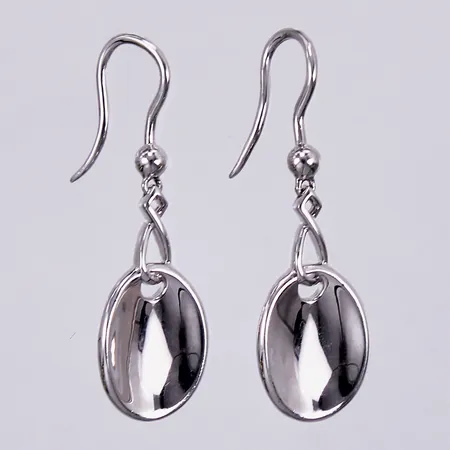 Ett par örhängen, längd: ca 4cm, bredd: ca 12mm, 925/1000 silver  Vikt: 6,6 g