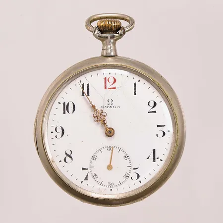 Fickur Omega Grand Prix 1900, 50mm, vitmetall, boettnr:5679875/36K, verknr:4244425, tickar, bucklor.