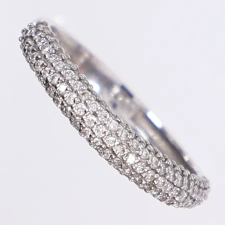 Ring med diamanter, ca tot 0,20ct, stl 17¼, bredd 2,2mm, vitguld, 18K Vikt: 2,2 g