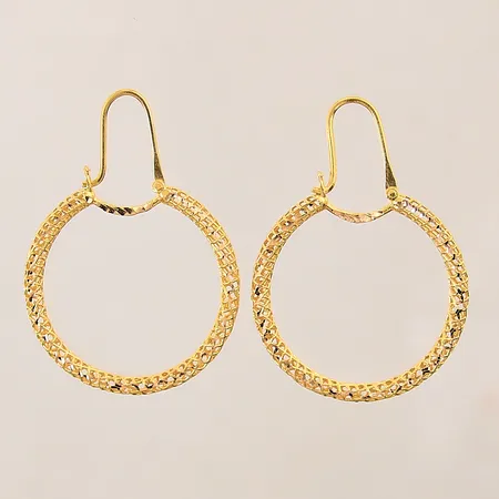 Ett par örhängen med genombruten dekor, 42x30mm, 18K Vikt: 4,6 g