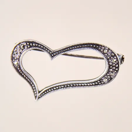 Brosch, hjärta med markasiter, 36x21mm, silver 925/1000 Vikt: 3,1 g