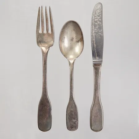 1 Smörkniv med rostfritt blad, 1 Efterrättsgaffel, 1 Tesked, längd 15,9cm,15cm samt 13,5cm, Hans Hansen, 925/1000S, silver, Bruttovikt: 84,8g.