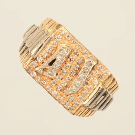 Klackring med diamanter ca 54x 0,01ct, stl 19, bredd ca 6-13mm, tvåfärgat, monogram, repig, 18K Vikt: 26,1 g