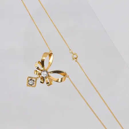 Collier Pansar med vita stenar, 43cm, hänge 32x28mm, 18K Vikt: 5,4 g