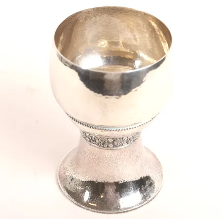 Pokal, graverad, höjd ca 19,5cm, Ø 12,5cm, svenska importstämplar, silver Vikt: 559,7 g