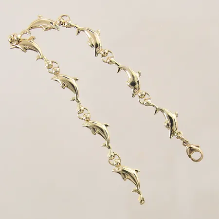 Armband med integrerade berlocker i form av delfiner, längd 19,5cm, bredd 5-8mm, 14K  Vikt: 7,2 g