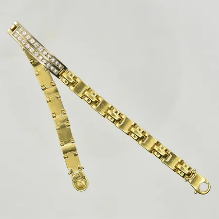 Armband med platta och vita stenar, längd 20 cm, bredd 6 mm, gulguld/vitguld, 18K. Vikt: 20,6 g