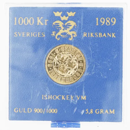 Mynt, Ishockey VM 1989, 1000kr, Ø 21mm, i plastetui, 21,6K guld (900/1000), vikt 5,8gram Vikt: 5,8 g