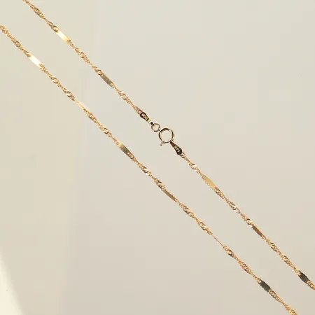 Halskedja, längd ca 45cm, bredd 1mm, 14K Vikt: 2,4 g