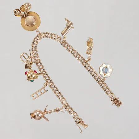Armband, Bismarck, 18,5cm, bredd 5,2mm, 8 berlocker varav vattenpipa i 14K, 18K,  Vikt: 19,3 g