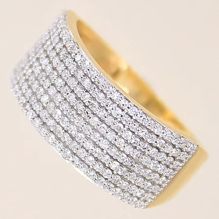 Ring med diamanter ca 184 x 0,005ct, stl 16½, bredd 2-8mm, GHA, 18K  Vikt: 3,9 g