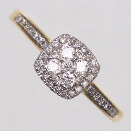 Ring, diamanter 4 x ca0,03ct + 1 x ca0,01ct + 38x ca0,005ct, Guldfynd, stl 17, bredd 1,7-7mm, 18K  Vikt: 1,9 g