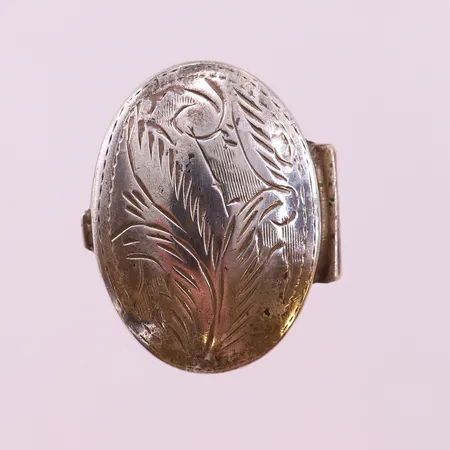 Pillerask med mönsterdekor, ca 30,5x22mm, höjd 22mm. 925/1000 silver Vikt: 8,5 g
