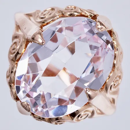 Ring med syntetisk sten 18¼, bredd 2-18mm, 14K Vikt: 6,7 g