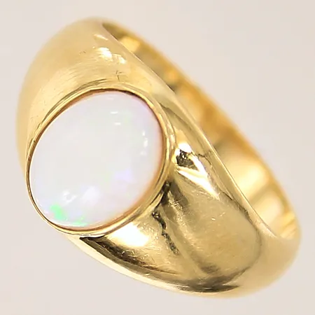 Ring med opal, stl: 17, bredd: 3,2-10,8mm, 21K  Vikt: 5 g