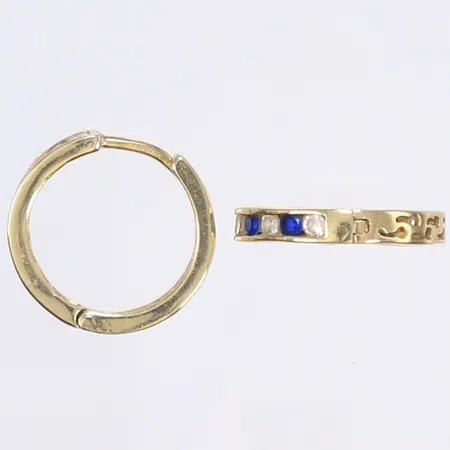 Ett par örhängen med vita och blåa stenar, Ø16mm, bredd 2,8mm, 14K bruttovikt 2,7 g Vikt: 2,7 g