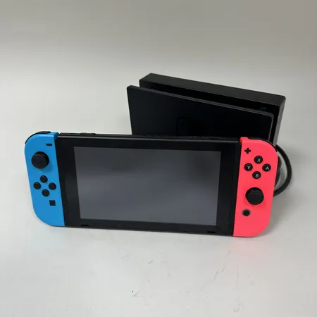 Nintendo Switch, modell HAC-001, serienr:XKJ10092900003, dockstation, laddare, HDMI-kabel.
