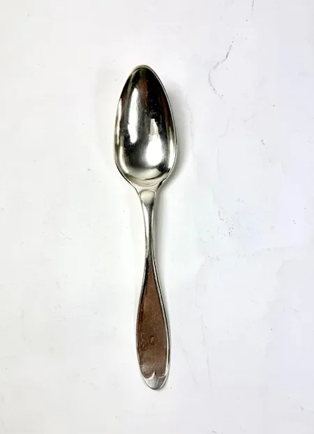 Sked, längd 22½ cm, svag monogramgravyr på baksida skaft, 830/1000 silver. Vikt: 65,2 g