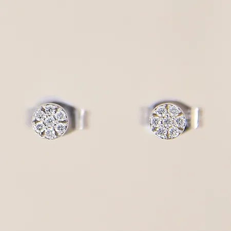Ett par örhängen med diamanter 12 x ca 0,005ct, Ø3mm, vitguld, 18K  Vikt: 0,7 g