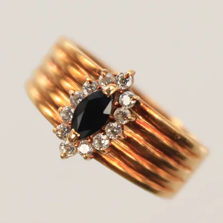 Ring med vita stenar, samt blå sten, stl 17, bredd 4mm, 14K, bruttovikt 5,4g 
