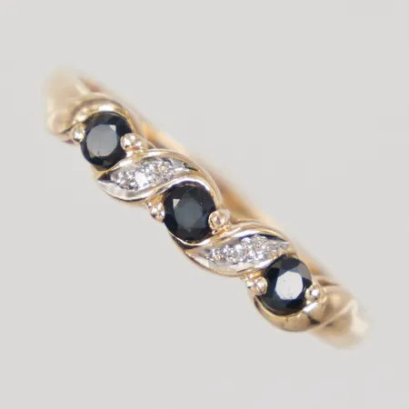 Ring, stl 20, bredd 1,7-4,2mm, diamanter 2 x 0,005ct, blå stenar, mindre slitage på stenar, 18K,  Vikt: 2,2 g