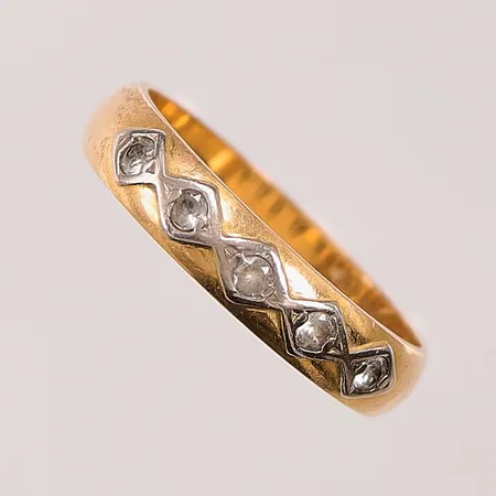 Ring, Ø19, bredd:4mm, vita stenar, 18K 4,6g.