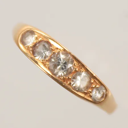 Ring med vita stenar, stl 18, sliten, 18K Vikt: 3,1 g