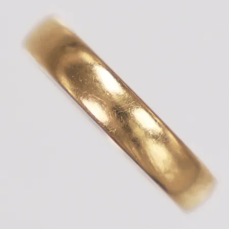 Ring, slät, Örneus år 1975, stl 17¼, bredd 3,8mm, gravyr, 18K   Vikt: 3,6 g