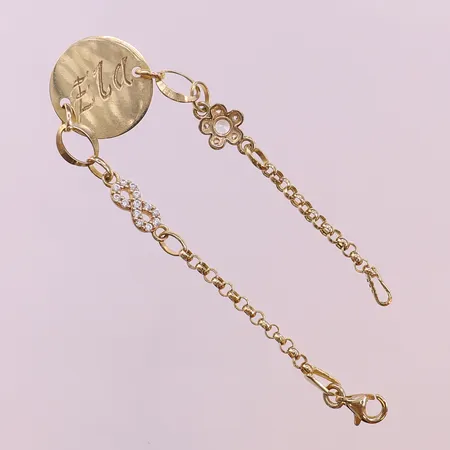 Armband med vita stenar och gravyrbricka, ca 14cm, bredd 2,5-15,5mm, graverad. 8K  Vikt: 2,6 g