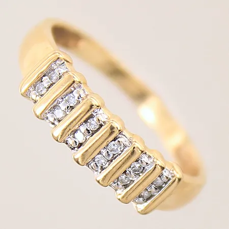 Ring med diamanter 12 x ca 0,005ct, stl 18, bredd 2-5mm, GFAB, 18K  Vikt: 1,9 g