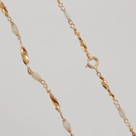Collier, 42,5cm, bredd 4mm, pärlor med kraftigt slitage, 18K, Bruttovikt: 8,5g.