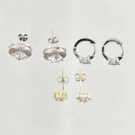 3 par örhängen med vita stenar, Ø 12 mm, 12 mm, 8 mm, silver. Vikt: 6,8 g