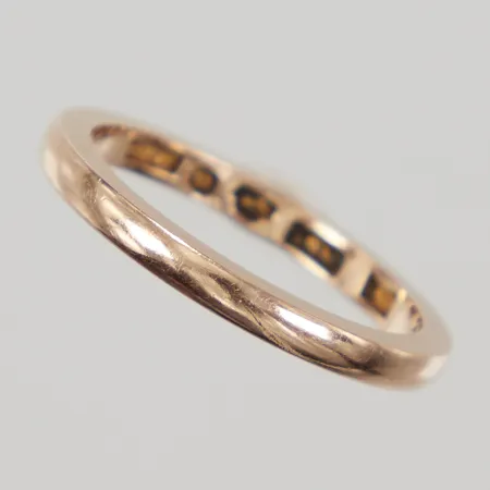Ring stl 18½, bredd 2,3mm, gravyr, 18K,  Vikt: 4,2 g