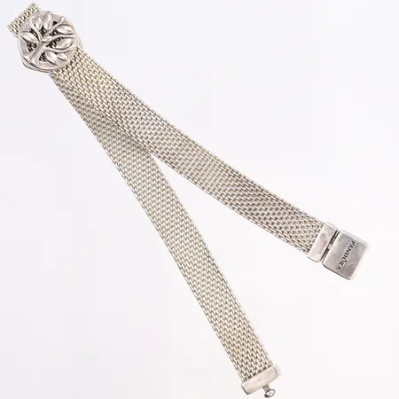  Armband, Pandora, längd 17cm, bredd 7mm, något bucklig länk, 925/1000 silver Vikt: 15,5 g
