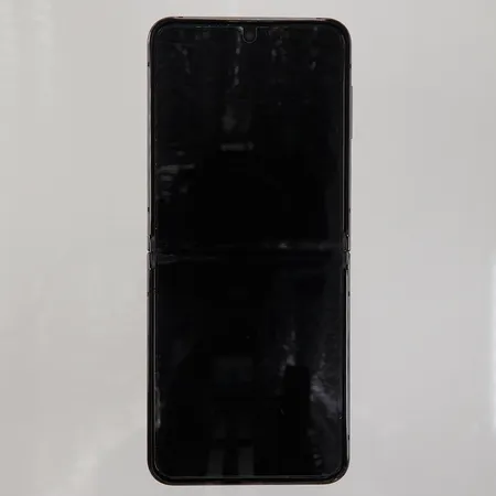 Mobiltelefon Samsung Galaxy Z Flip5, 512GB, serienr: R5CW71827BH, spräckt glas baksida, inga tillbehör Skickas med postpaket.