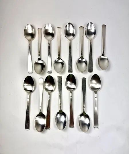 15 matskedar, modell Rosenholm, längd 18 cm, 830/1000 silver. Vikt: 596,9 g