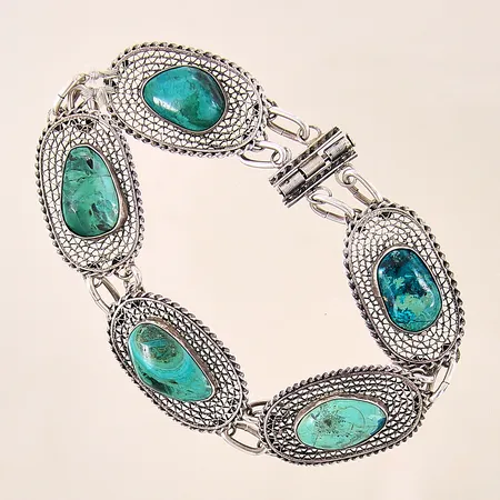 Armband med eilatstenar, längd 19cm, bredd 17mm, stenar med slitage samt sprickor, lagning i textil, Israel silver 925/1000 Vikt: 15,4 g