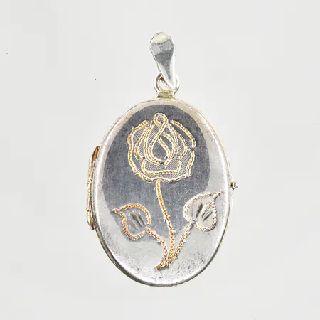 Hänge medaljong med ros, öppningsbar, glasinsats, längd 40 mm, bredd 35 mm, 925/1000 silver. Vikt: 9,4 g