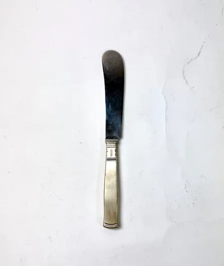 Smörkniv, modell Rosenholm, stålblad, fyllt skaft, 830/1000 silver. Vikt: 47,2 g