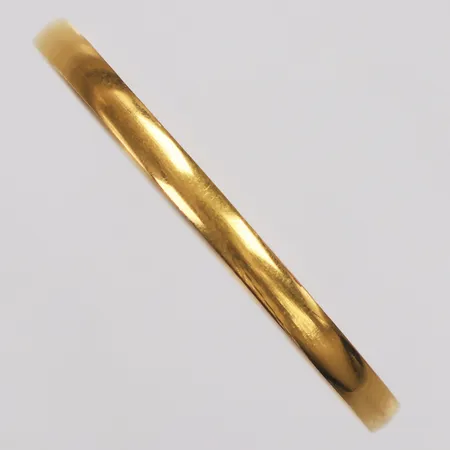 Barnarmring, ca Ø47mm, bredd 3,9mm, skev, 22K  Vikt: 6,2 g
