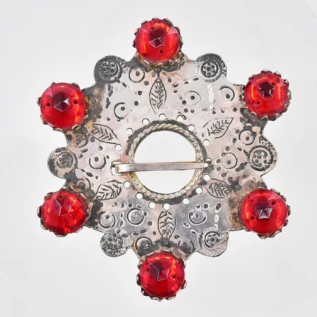 Brosch med röda plaststenar, Ø 68mm, silver Vikt: 33,3 g