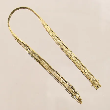 Armband, längd 18,5cm, bredd 5mm, buckliga länkar, 18K  Vikt: 8,2 g