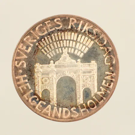 Minnesmynt, Sveriges Riksdag Helgeandsholmen, år 1983, nominellt värde 100kr, Ø32mm, 925/1000 silver  Vikt: 16,1 g