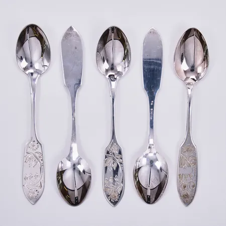 5 Kaffeskedar, snarlika, svenska samt utländska stämplar, längd ca 12-12,2cm,  830/1000 silver Vikt: 72,1 g