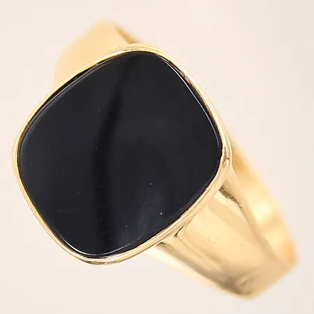 Klackring med onyx, stl 18½, bredd 2,5-13mm, 18K  Vikt: 3,3 g