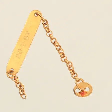 Del av armband, gravyr, defekt, 18K  Vikt: 0,9 g
