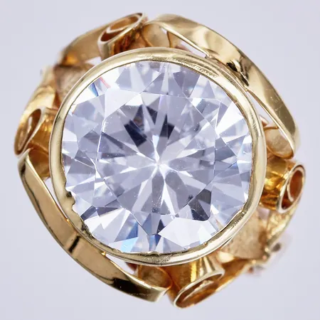 Ring med sten, stl: 17, bredd ca 2-16mm, 18K Vikt: 6,4 g